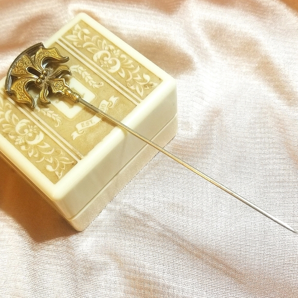 Victorian Era Etruscan Revival Fluer De Lis Hat Pin - Picture 2 of 8